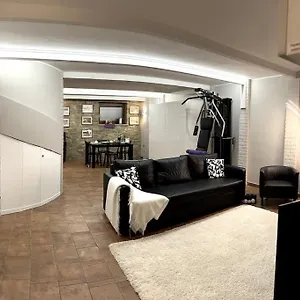 Ebhouse , Capiago Intimiano Italia
